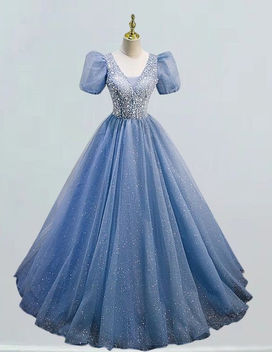 a dress on a mannequin on a mannequin VIMYES