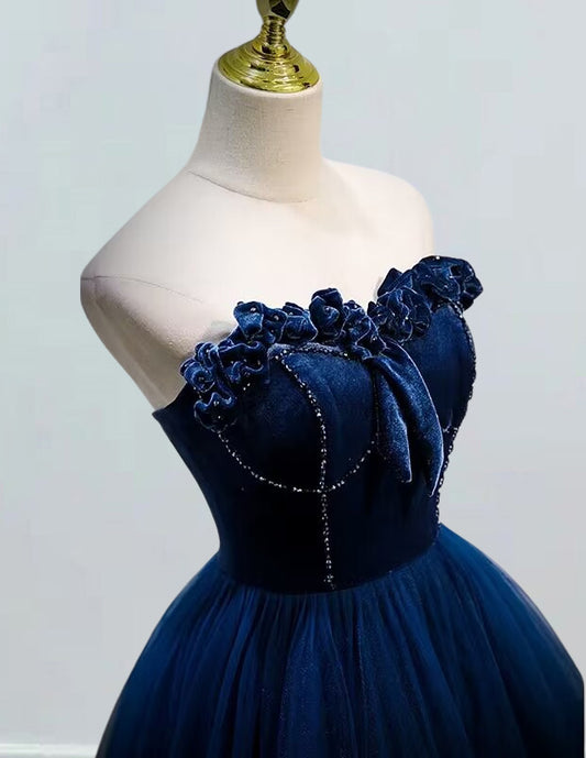 a dress on a mannequin on a mannequin