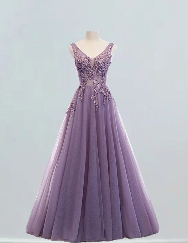 a dress on a mannequin on a mannequin