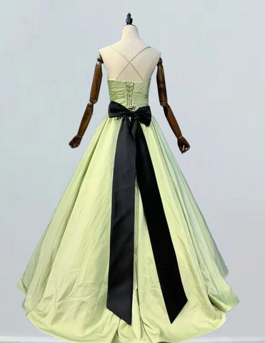 Elegant green pleated prom gown with spaghetti straps, perfect for formal events and evening parties2