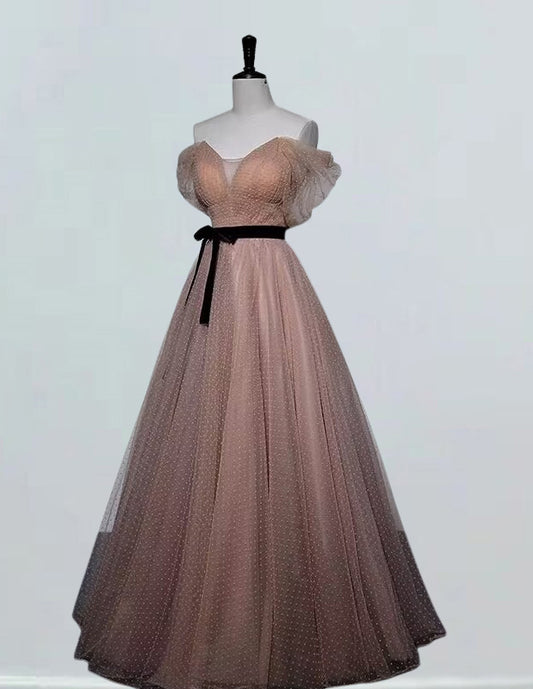 a dress on a mannequin on a mannequin VIMYES