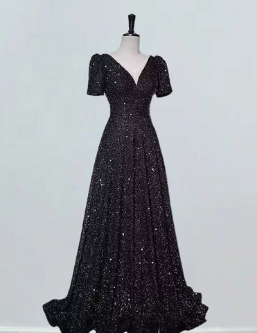 Elegant velvet V-neck prom dress with sequined evening gown and sleeves for girls' formal events3