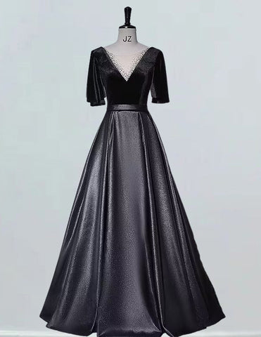 Black V-neck velvet satin prom gown with beaded short sleeves, floor-length evening dress for formal parties1