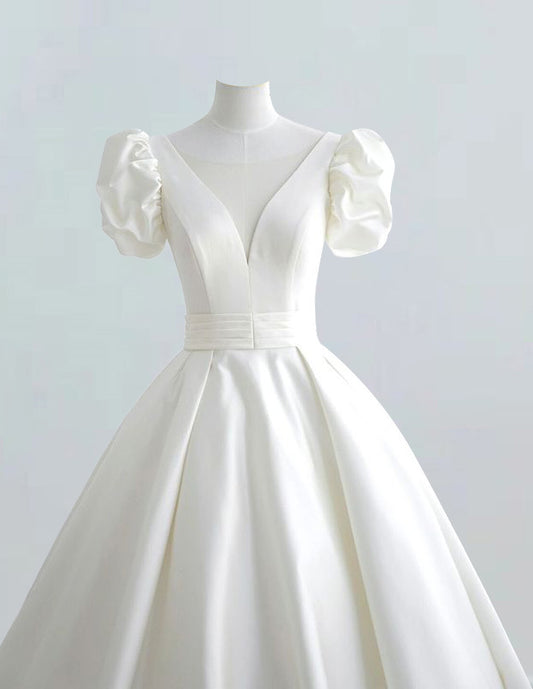 a white dress on a mannequin mannequin mannequin manne