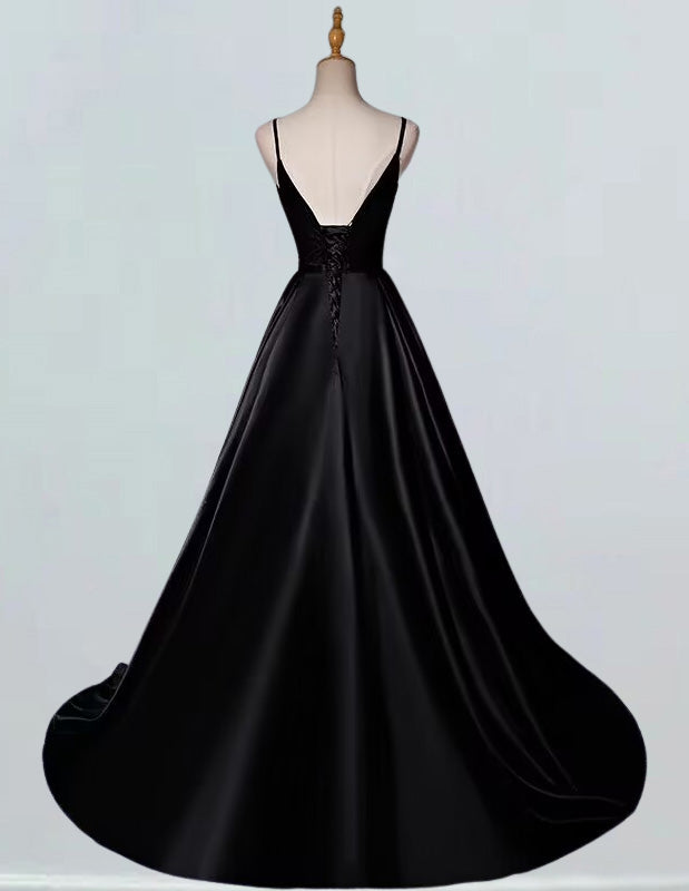 Elegant black tulle V-neck prom dress with pleated skirt for girls' formal events, including ball gowns, evening, and bridesmaid dresses