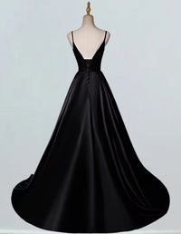 Elegant black tulle V-neck prom dress with pleated skirt for girls' formal events, including ball gowns, evening, and bridesmaid dresses