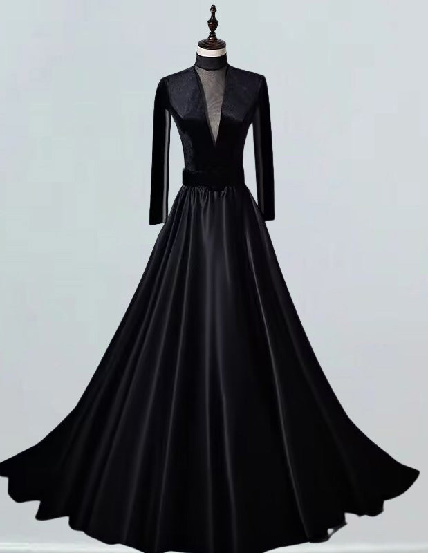 a black dress on a mannequin mannequin mannequin manne