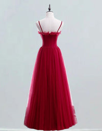 Elegant red tulle Quinceanera dress with spaghetti straps and pleated ball gown skirt for prom or formal events0