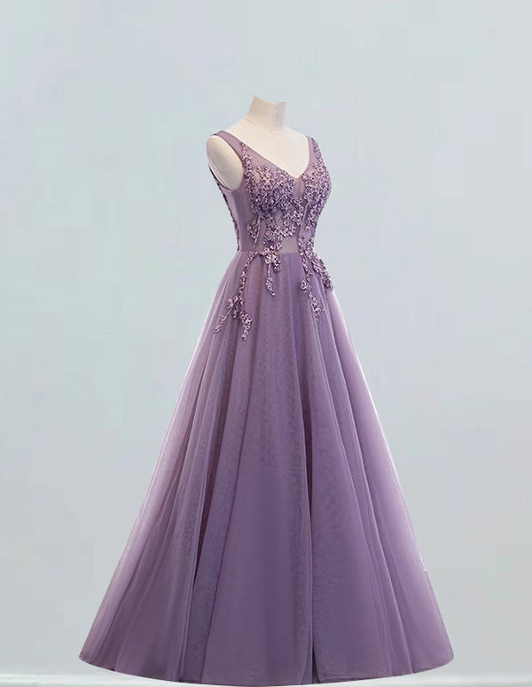 a dress on a mannequin on a mannequin