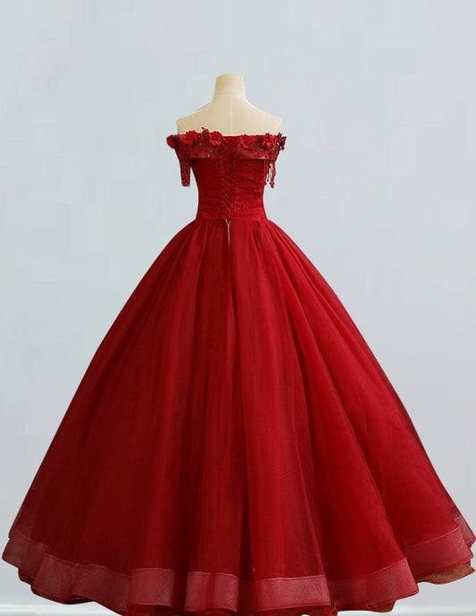 a red dress on a mannequin on a mannequin VIMYES