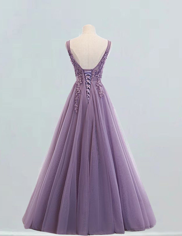 a dress on a mannequin on a mannequin