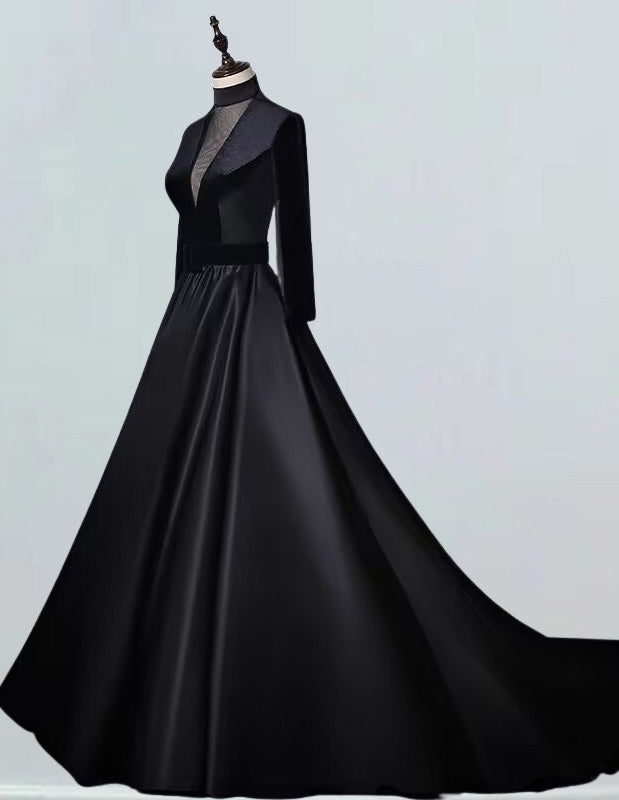 a black dress on a mannequin mannequin mannequin manne